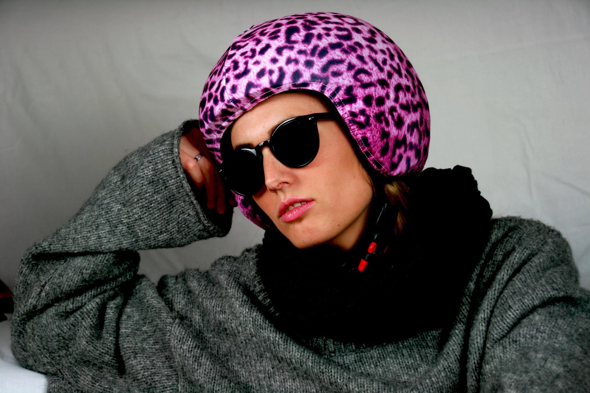 Housse De Casque Lycra Ecotak – Noir à Pois Roses Et Blancs – Neuf