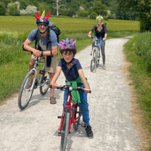 Load image into Gallery viewer, Coolcasc-Show Time Helmet Cover Purple Horns
