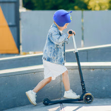 Load image into Gallery viewer, Coolcasc-Show Time Helmet Cover Three Eyed Monster
